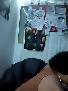 Snapshot of LUNAdeMARTE chatting on December 14, 2:45 am LUNAdeMARTE online show from December 14, 2:45 am