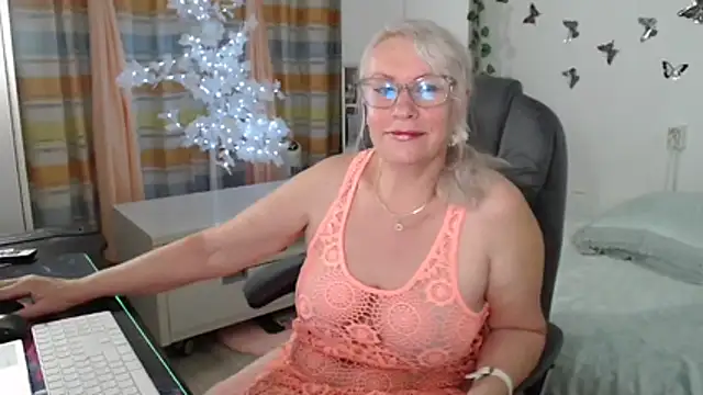 Ghertrude52 online show from June 13, 4:10 am