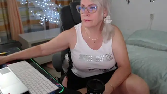 Ghertrude52 online show from June 16, 4:26 am