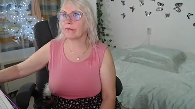 Ghertrude52 online show from June 20, 4:26 am