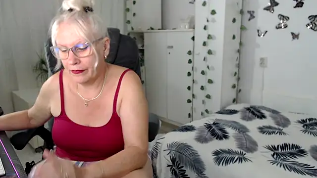 Ghertrude52 online show from July 30, 4:11 am