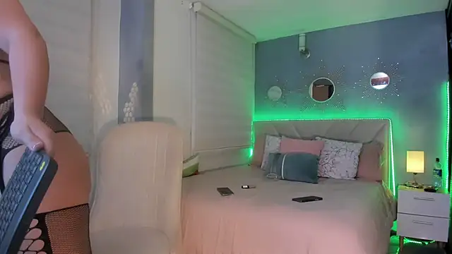 Snapshot of sexycouple4u chatting on March 15, 3:45 am sexycouple4u online show from March 15, 3:45 am