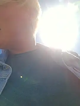 PinkTheHawk online show from November 5, 3:17 am