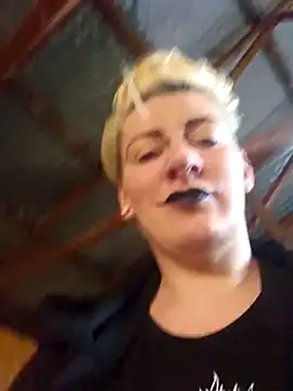 PinkTheHawk online show from December 3, 6:43 am