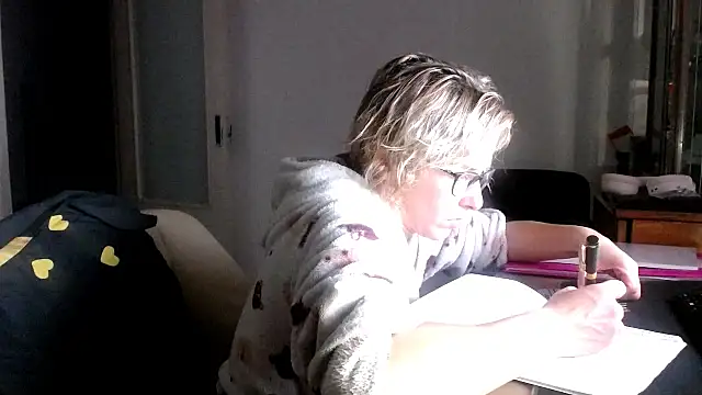 Snapshot of SexxyLety chatting on November 21, 9:02 pm SexxyLety online show from November 21, 9:02 pm