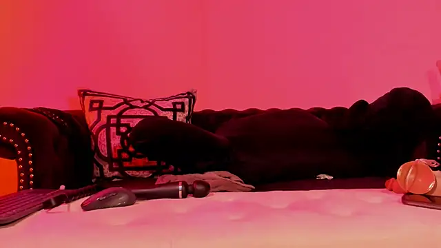 Snapshot of NatashaxoBangs chatting on February 20, 11:31 am NatashaxoBangs online show from February 20, 11:31 am