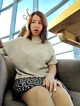 Snapshot of EvaXOAir chatting on October 31, 4:13 am EvaXOAir online show from October 31, 4:13 am