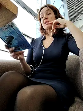 Snapshot of EvaXOAir chatting on November 12, 4:13 am EvaXOAir online show from November 12, 4:13 am