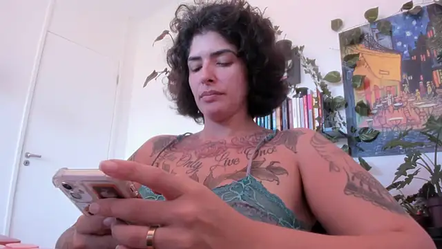 Snapshot of TaliMajesty chatting on October 28, 1:47 pm TaliMajesty online show from October 28, 1:47 pm