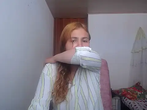 Snapshot of Mia_davis01 chatting on January 3, 5:20 pm Mia davis01 online show from January 3, 5:20 pm