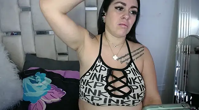 Snapshot of chelaqueen_ chatting on January 30, 9:36 pm chelaqueen online show from January 30, 9:36 pm