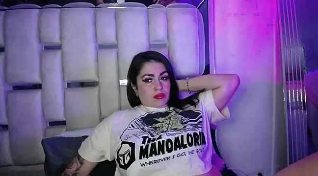 Snapshot of chelaqueen_ chatting on February 6, 12:00 am chelaqueen online show from February 6, 12:00 am