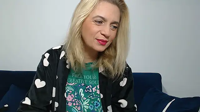 Snapshot of MysticCreature chatting on December 3, 5:09 am MysticCreature online show from December 3, 5:09 am