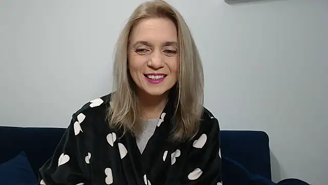 Snapshot of MysticCreature chatting on December 20, 4:20 am MysticCreature online show from December 20, 4:20 am