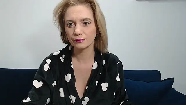 Snapshot of MysticCreature chatting on January 11, 5:20 am MysticCreature online show from January 11, 5:20 am