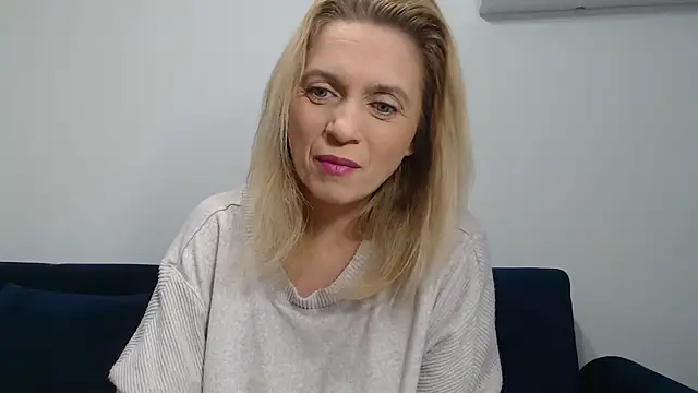 Snapshot of MysticCreature chatting on February 1, 6:10 am MysticCreature online show from February 1, 6:10 am