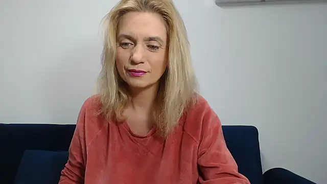 Snapshot of MysticCreature chatting on February 3, 4:14 am MysticCreature online show from February 3, 4:14 am