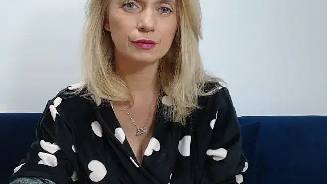 Snapshot of MysticCreature chatting on September 23, 4:37 am MysticCreature online show from September 23, 4:37 am