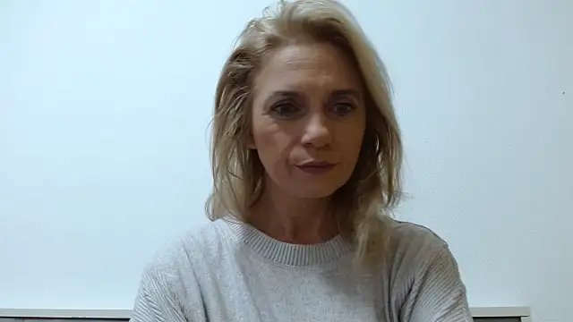 Snapshot of MysticCreature chatting on October 21, 3:18 am MysticCreature online show from October 21, 3:18 am