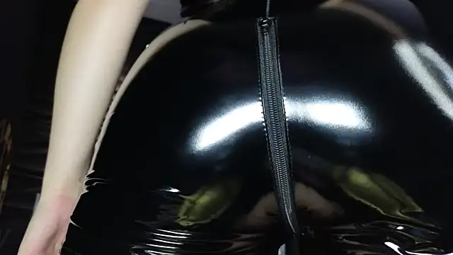 Snapshot of MistressDarsy chatting on July 1, 2:07 pm MistressDarsy online show from July 1, 2:07 pm
