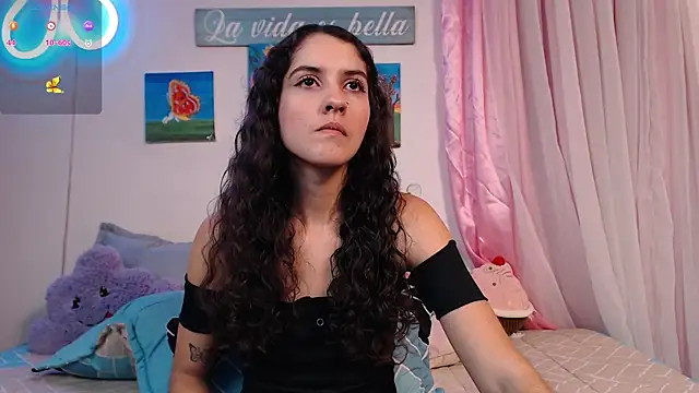 Snapshot of lailypink chatting on December 7, 2:31 am lailypink online show from December 7, 2:31 am