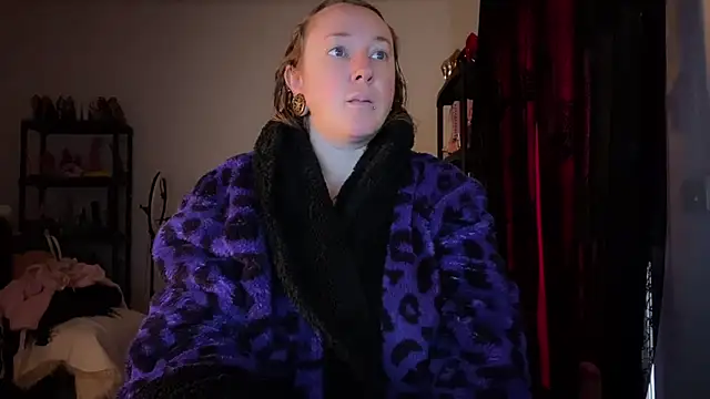 kisicaxx online show from January 8, 7:54 am