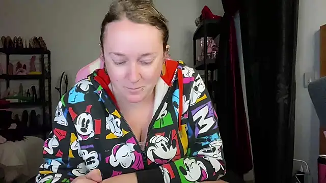 kisicaxx online show from January 15, 8:34 pm