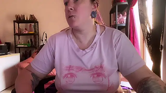 Snapshot of kisicaxx chatting on June 11, 4:32 am kisicaxx online show from June 11, 4:32 am