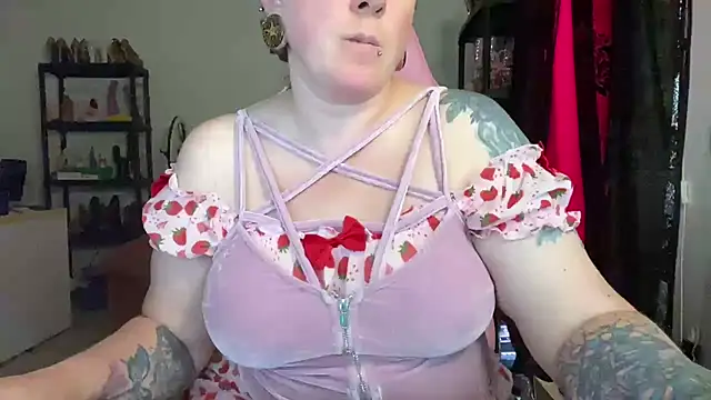 Snapshot of kisicaxx chatting on July 10, 5:26 pm kisicaxx online show from July 10, 5:26 pm
