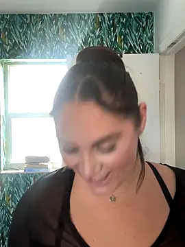 Snapshot of lovely_beast chatting on October 23, 4:17 pm lovely beast online show from October 23, 4:17 pm