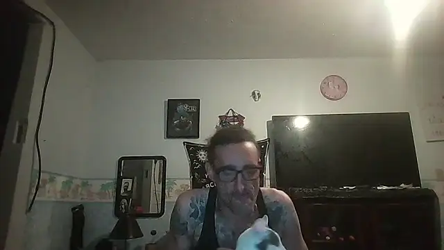 19chubbylover81 online show from April 9, 4:56 am