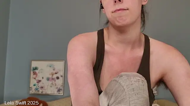 Snapshot of LeiaSwift chatting on November 21, 3:33 pm LeiaSwift online show from November 21, 3:33 pm