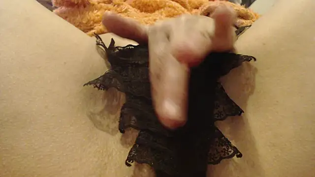 Snapshot of larawet chatting on December 31, 1:19 pm larawet online show from December 31, 1:19 pm