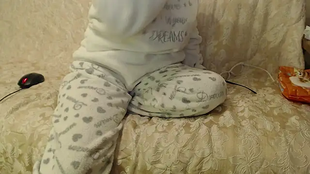 Snapshot of larawet chatting on November 29, 7:17 pm larawet online show from November 29, 7:17 pm