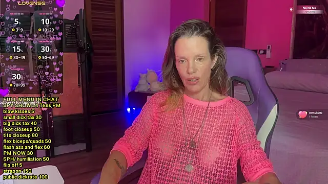 Snapshot of mommyselenafit_ chatting on November 22, 6:23 am mommyselenafit online show from November 22, 6:23 am