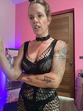 Snapshot of mommyselenafit_ chatting on May 30, 6:32 am mommyselenafit online show from May 30, 6:32 am