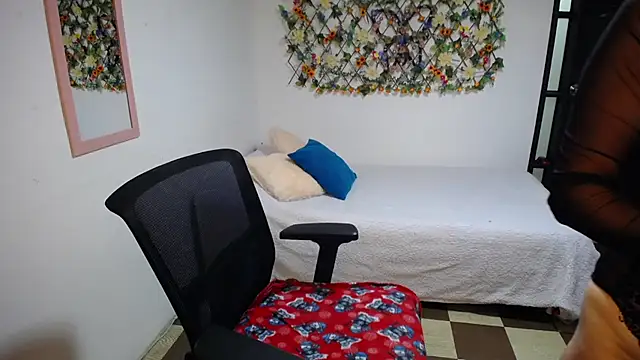 Sofi 5249  online show from December 3, 11:46 pm