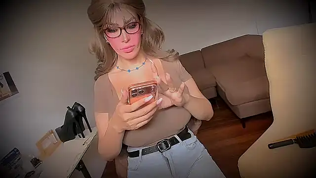 Snapshot of GiftedGirl4u chatting on July 11, 1:08 am GiftedGirl4u online show from July 11, 1:08 am