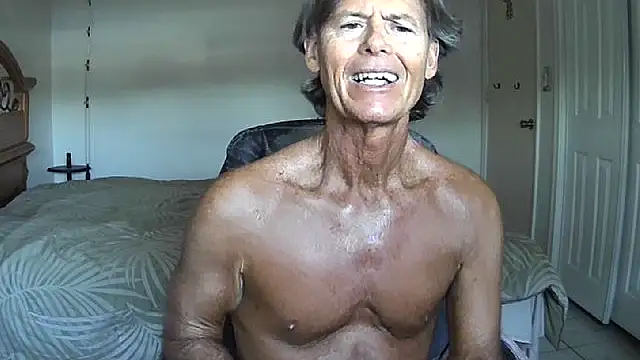 Snapshot of nakeedcowboi65 chatting on May 4, 11:39 am nakeedcowboi65 online show from May 4, 11:39 am