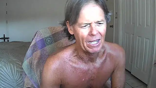 Snapshot of nakeedcowboi65 chatting on May 16, 1:13 am nakeedcowboi65 online show from May 16, 1:13 am