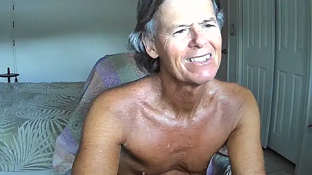 Snapshot of nakeedcowboi65 chatting on May 17, 8:16 pm nakeedcowboi65 online show from May 17, 8:16 pm