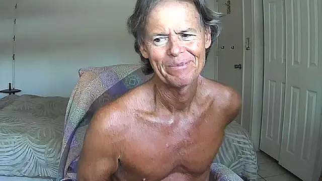 Snapshot of nakeedcowboi65 chatting on May 27, 9:23 pm nakeedcowboi65 online show from May 27, 9:23 pm