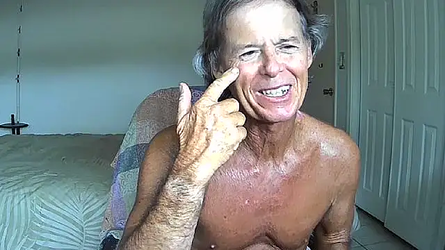 Snapshot of nakeedcowboi65 chatting on June 1, 9:05 pm nakeedcowboi65 online show from June 1, 9:05 pm