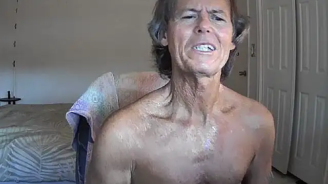Snapshot of nakeedcowboi65 chatting on June 12, 11:25 pm nakeedcowboi65 online show from June 12, 11:25 pm