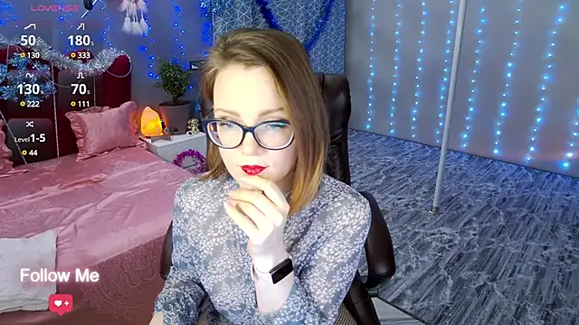 Snapshot of AngelaWhiti chatting on December 19, 3:30 pm AngelaWhiti online show from December 19, 3:30 pm