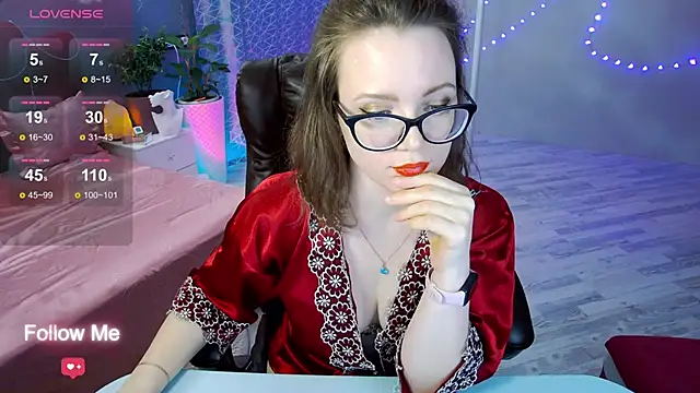 Snapshot of AngelaWhiti chatting on February 3, 6:49 pm AngelaWhiti online show from February 3, 6:49 pm