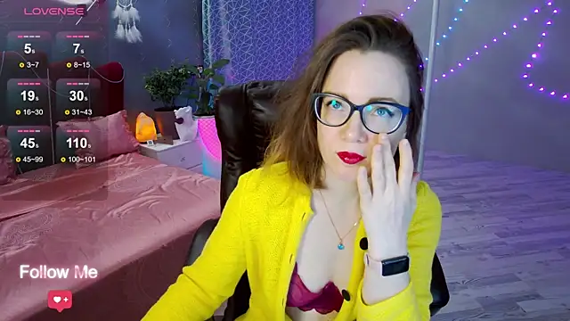 Snapshot of AngelaWhiti chatting on February 12, 3:49 pm AngelaWhiti online show from February 12, 3:49 pm