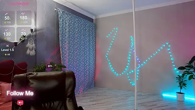 Snapshot of AngelaWhiti chatting on March 10, 6:23 pm AngelaWhiti online show from March 10, 6:23 pm