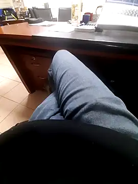 Snapshot of kayahan4 chatting on December 1, 3:39 pm kayahan4 online show from December 1, 3:39 pm