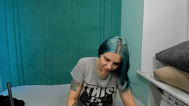 Snapshot of JuliaBusty chatting on December 16, 4:28 am JuliaBusty online show from December 16, 4:28 am